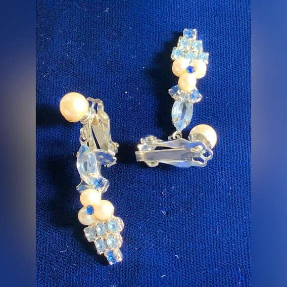 Vintage Drop and Dangle Rhinestone Pearl Costume Jewelry Earrings - Picture 2 of 3